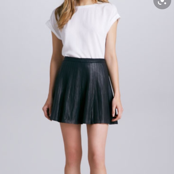Theory Lambskin Leather Pleated Skirt Size